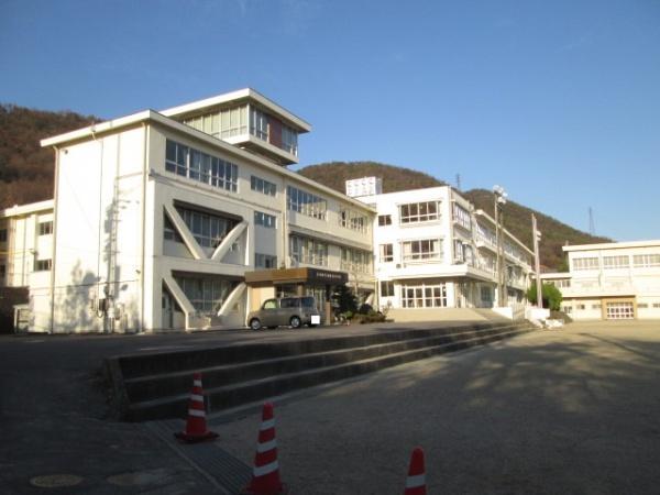 各務原市各務おがせ町8丁目の土地(各務原市立鵜沼中学校)