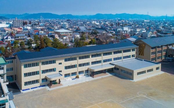 北方町春来町A棟(北方町立北学園)