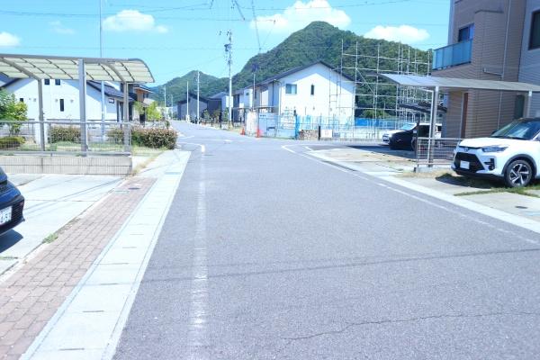 各務原市桜木町3丁目の中古一戸建て(前面道路含む現地写真)