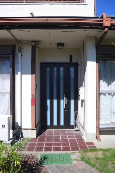 瑞穂市牛牧の中古一戸建て(玄関)