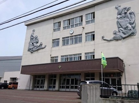 北３５条ハウスＢ棟(札幌市立栄町中学校)