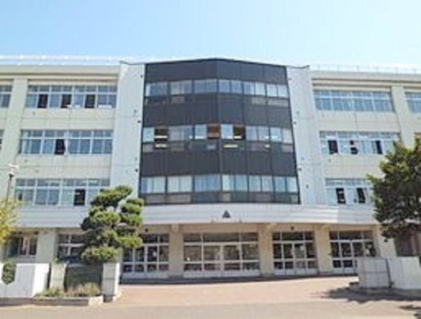 平岸ターミナルハイツ(札幌市立中の島中学校)