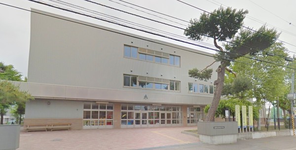 エクセルシオールスカイランドマーク(札幌市立東白石中学校)