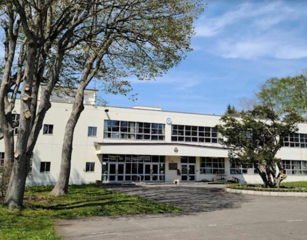 千歳市駒里の土地(千歳市立駒里中学校)
