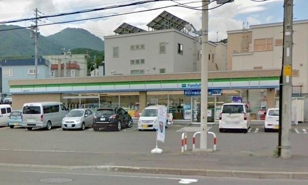 メゾンドルチェ十五番館(ファミリーマート札幌富丘3条店)