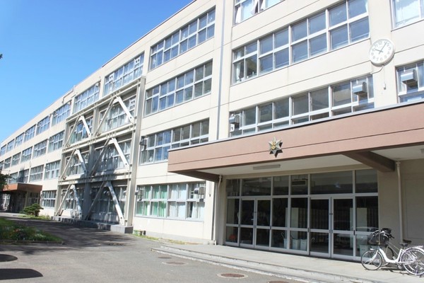 豊平区月寒東2条2丁目 GRAFARE 1号棟(札幌市立月寒中学校)