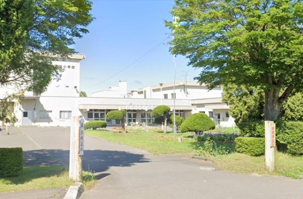 千歳市富丘4丁目 ブルーミングガーデン 2号棟(千歳市立高台小学校)