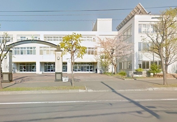 コロナード美しが丘 D棟(札幌市立美しが丘小学校)
