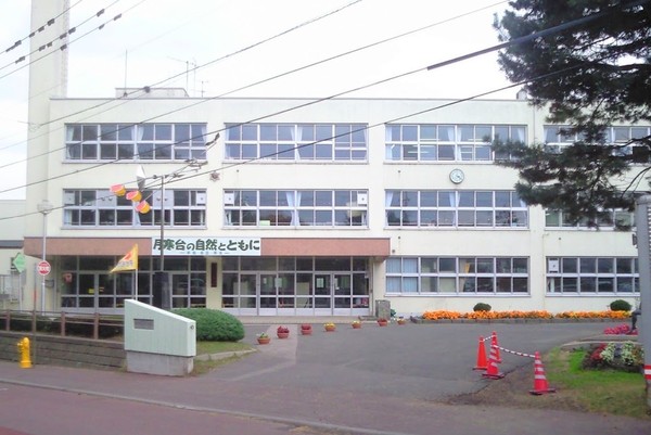 サーム月寒中央(札幌市立月寒小学校)