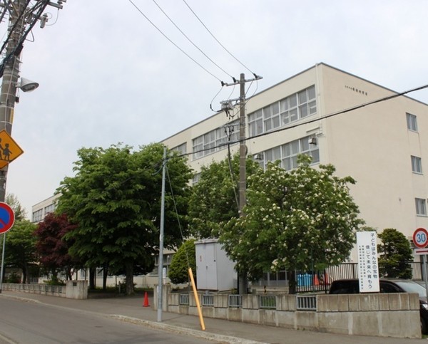 ロピア発寒駅前(札幌市立発寒中学校)