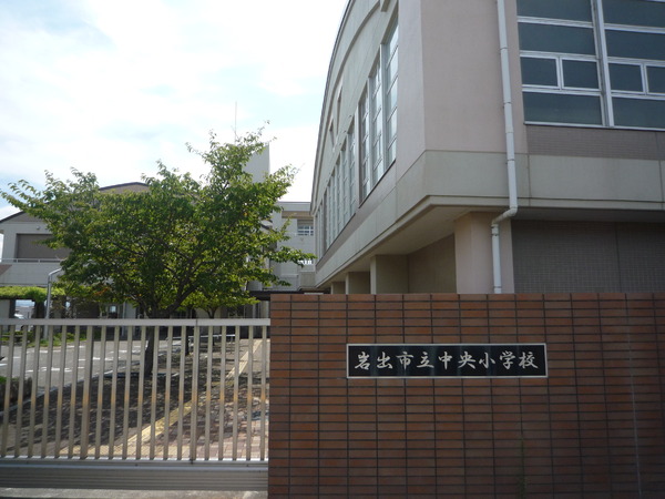 岩出市中迫の中古一戸建て(岩出市立中央小学校)