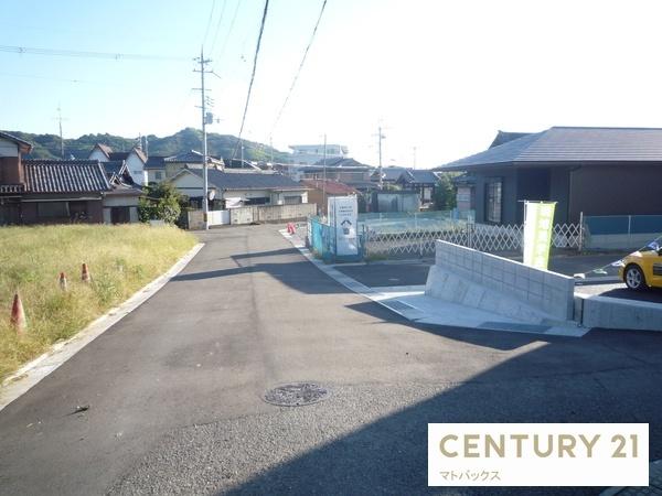 紀の川市打田第6-1号棟 新築一戸建て(前面道路含む現地写真)