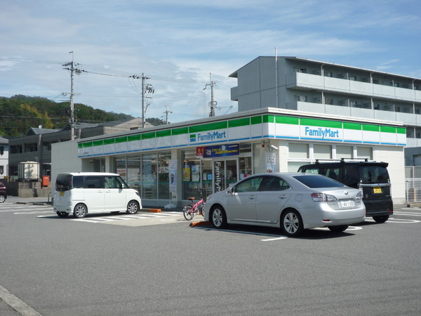 水鉄ガーデンパレス岩出(ファミリーマート岩出紀泉台店)
