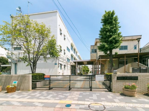 横浜市戸塚区戸塚町 新築戸建 全3棟 B号棟(横浜市立戸塚小学校)