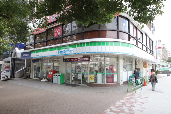 グリーンハイム弥生台4号棟(ファミリーマート弥生台駅前店)