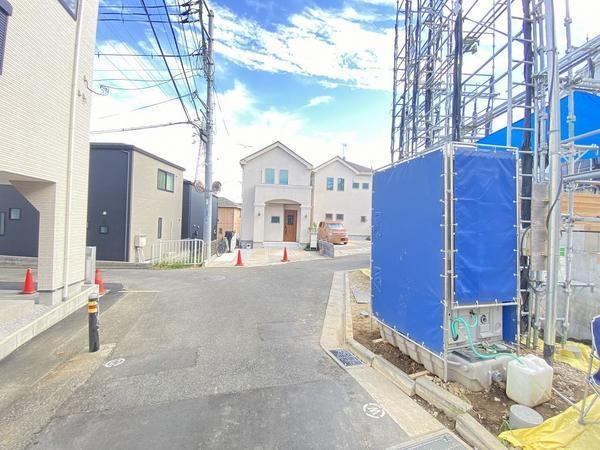 横浜市戸塚区上矢部町 新築戸建 全3棟 1号棟(前面道路含む現地写真)