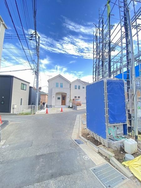 横浜市戸塚区上矢部町 新築戸建 全3棟 1号棟(前面道路含む現地写真)