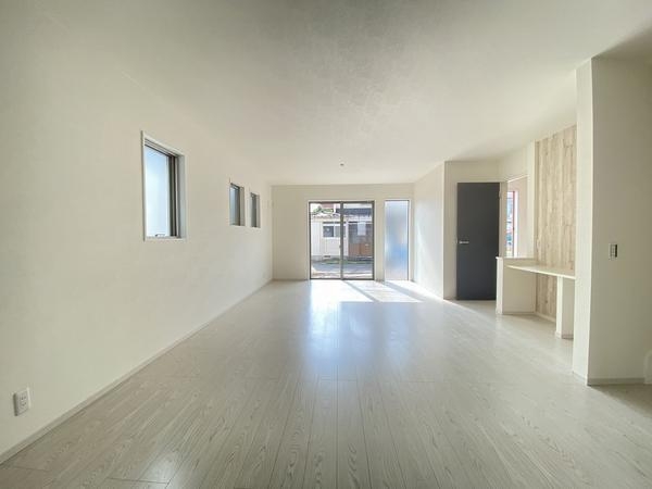 藤沢市高倉　新築戸建　全３棟　２号棟
