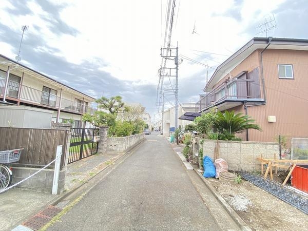 横浜市瀬谷区宮沢2丁目 新築戸建 全3棟 1号棟(前面道路含む現地写真)