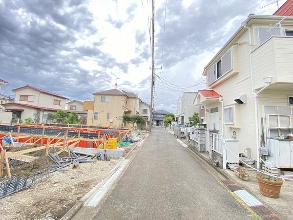 横浜市瀬谷区宮沢2丁目 新築戸建 全3棟 1号棟(前面道路含む現地写真)
