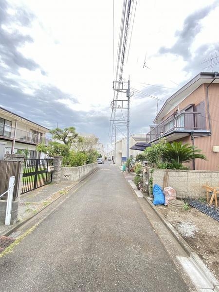 横浜市瀬谷区宮沢2丁目 新築戸建 全3棟 1号棟(前面道路含む現地写真)