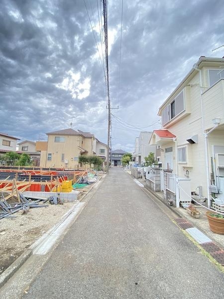 横浜市瀬谷区宮沢2丁目 新築戸建 全3棟 1号棟(前面道路含む現地写真)