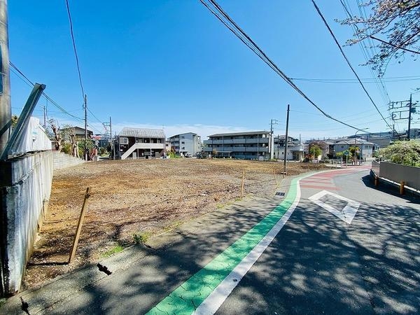 綾瀬市寺尾本町3丁目 新築戸建 全8区画 4号棟(前面道路含む現地写真)