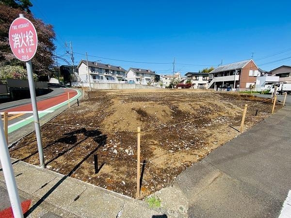 綾瀬市寺尾本町3丁目 新築戸建 全8区画 4号棟(前面道路含む現地写真)