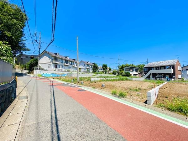 綾瀬市寺尾本町3丁目 新築戸建 全8区画 4号棟(前面道路含む現地写真)