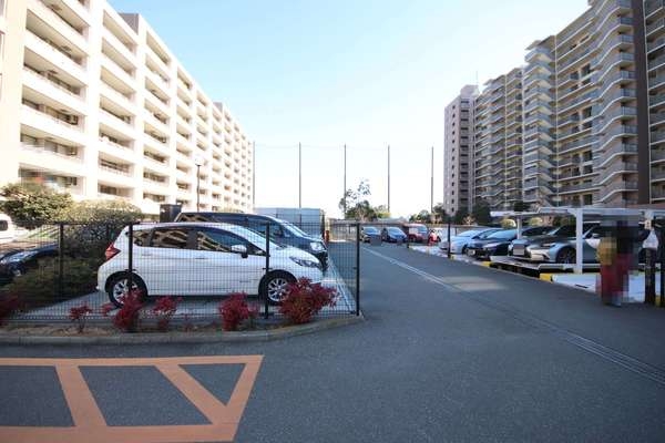 エステスクエア小田急相模原ステージIV(駐車場)