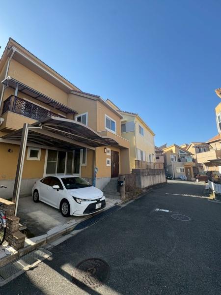 羽曳野市西浦5丁目の中古一戸建て(前面道路含む現地写真)