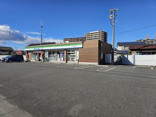 ラビデンス高浜N館(ファミリーマート三河高浜駅南店)