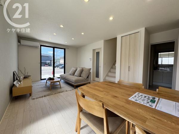 西尾市熊味町小松島　A棟