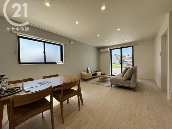 西尾市熊味町小松島　A棟