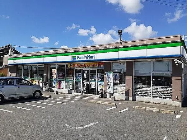 碧南市住吉町2期　2号棟(ファミリーマート碧南鶴見町店)