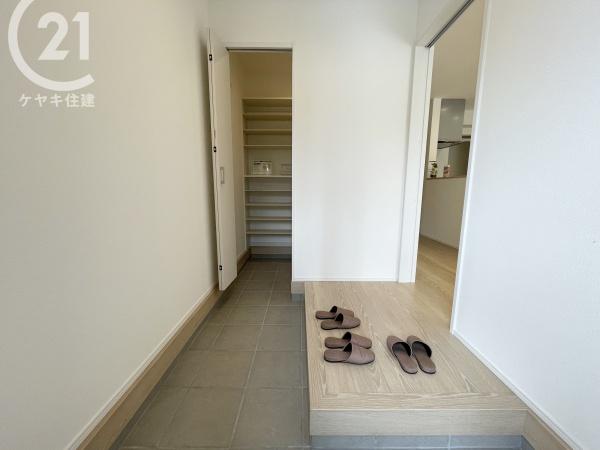 高浜市論地町2丁目の中古一戸建て(玄関)