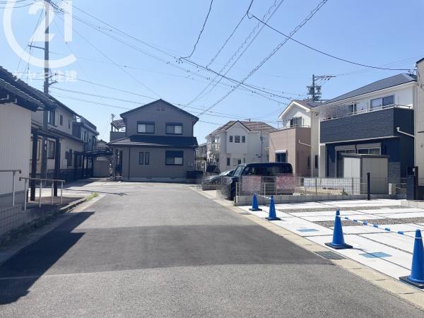 高浜市論地町2丁目の中古一戸建て(前面道路含む現地写真)