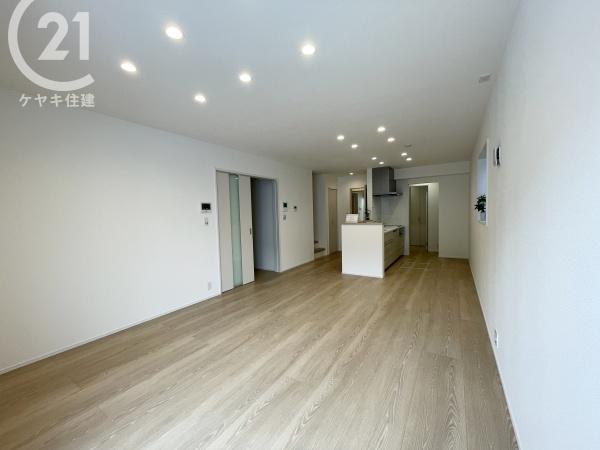 高浜市論地町2丁目の中古一戸建て(リビング)