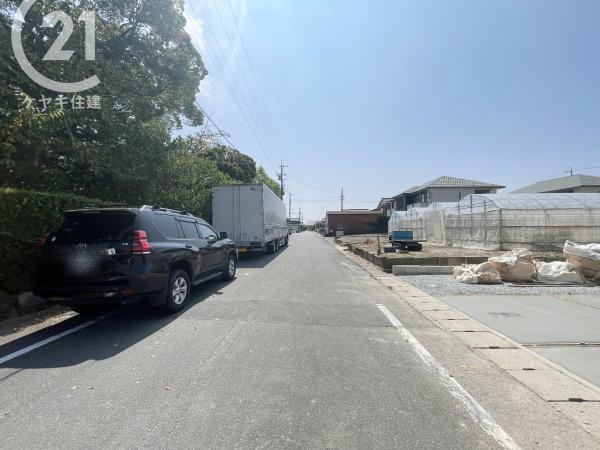 碧南市日進町第6 4号棟(前面道路含む現地写真)