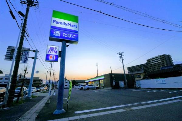 高浜市沢渡町4棟　1号棟　グラファーレ(ファミリーマート三河高浜駅南店)