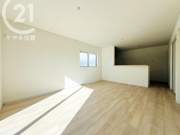 西尾市一色町松木島第8　1号棟
