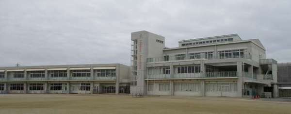碧南市坂口町2丁目01期　1号棟(碧南市立西端小学校)