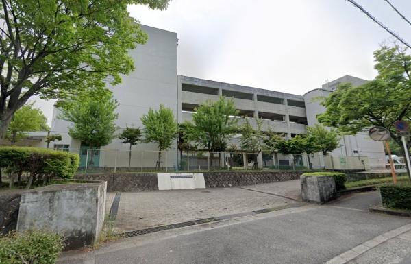 豊中緑ヶ丘サンハイツD棟(豊中市立北緑丘小学校)