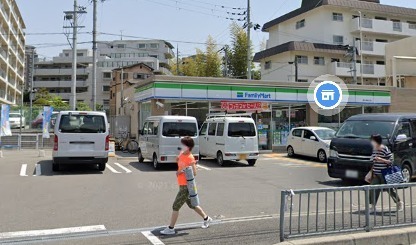 千里第二泉ヶ丘スカイハイツ(ファミリーマート豊中東泉丘店)