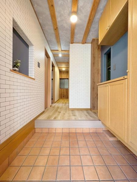 吹田市朝日町の中古一戸建て(玄関)