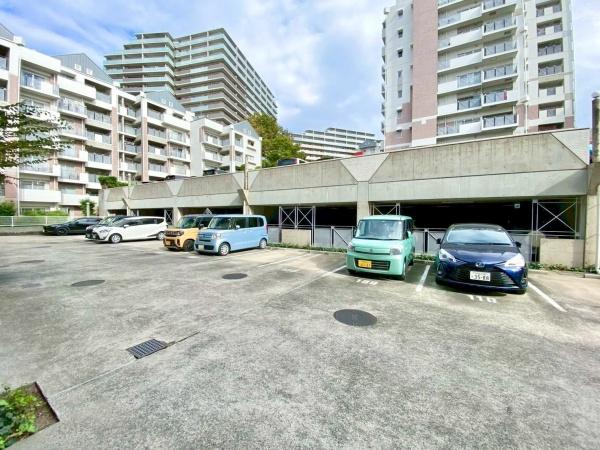 緑地公園グリーンハイツ6号棟(駐車場)