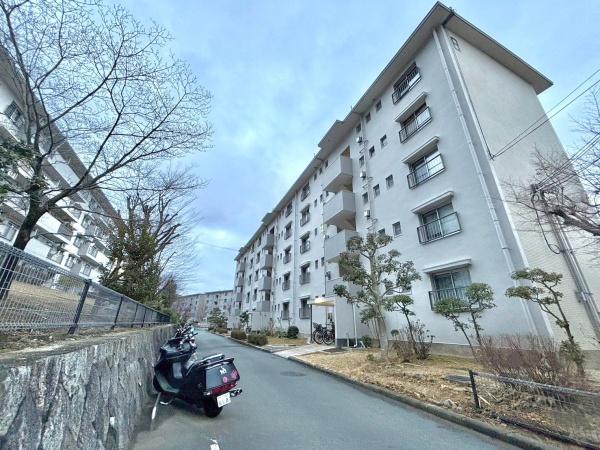 箕面如意谷住宅８号棟