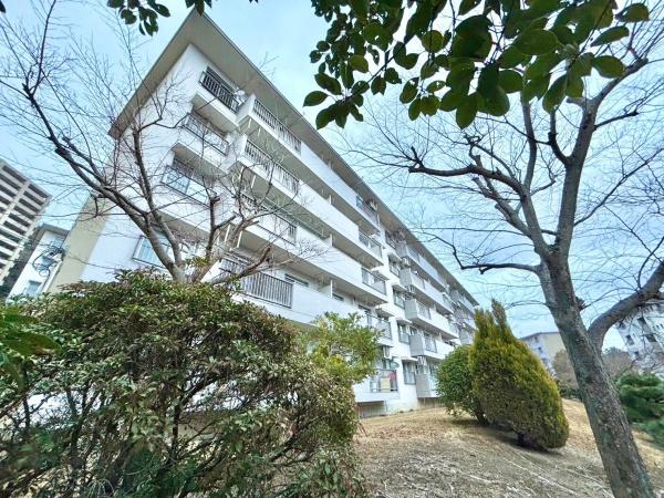 箕面如意谷住宅８号棟