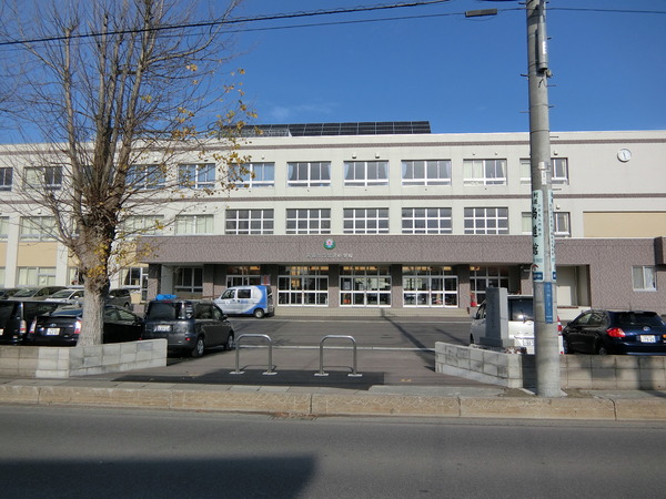 青森市千富町２丁目の土地(青森市立金沢小学校)