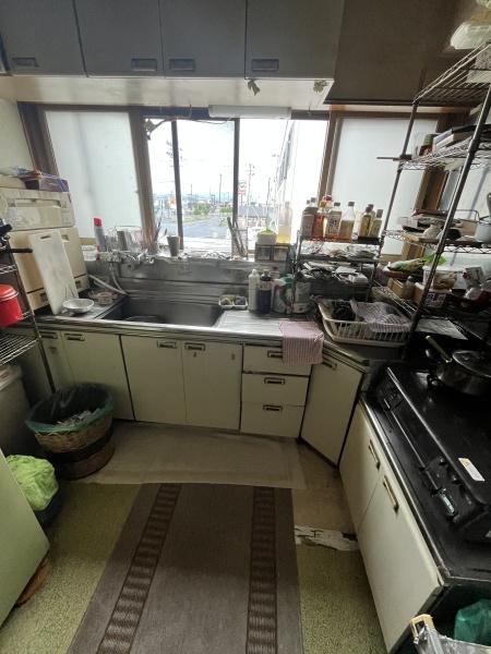 弘前市大字城東4丁目店舗兼中古住宅